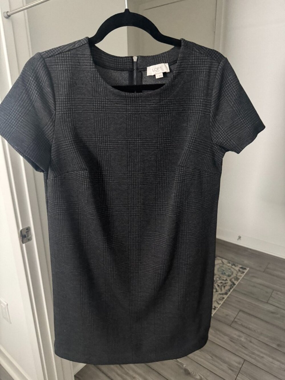 LOFT Women's Grey and Black Dress